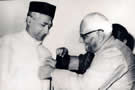 President VV Giri honoring Sri KL Chandrashekhariah on India Scouts Day